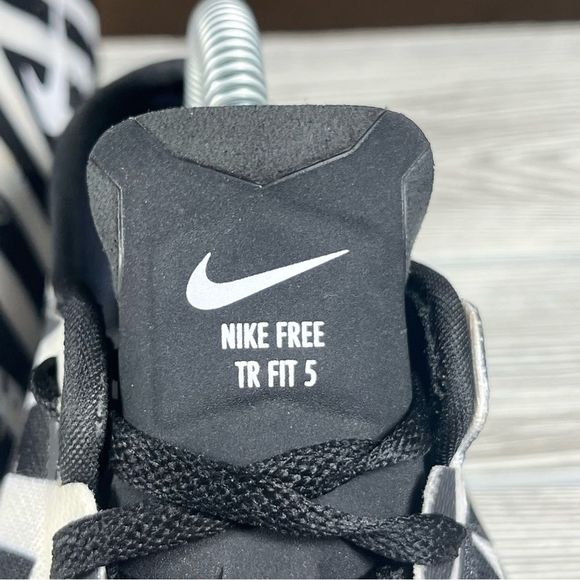 Nike Free Womens TR Fit 5.0 Black White Running Shoes Athletic Sneaker Size 8 - Picture 3 of 9